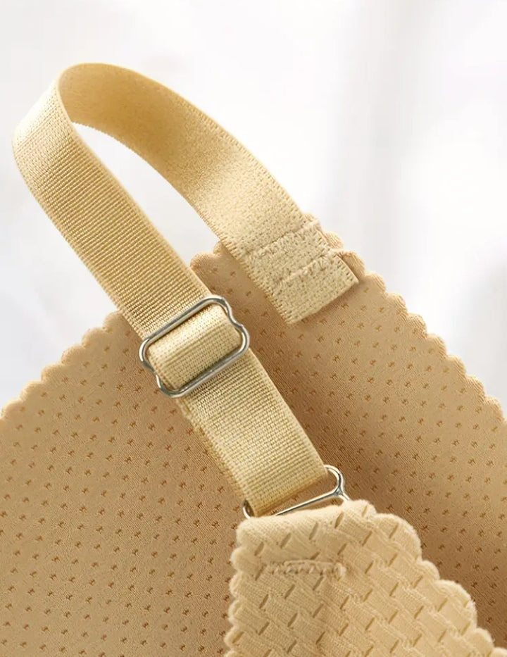 Seamless triangle butt lifting pad