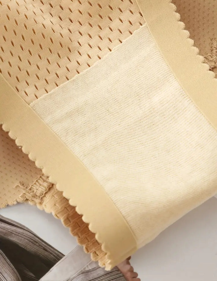 Seamless triangle butt lifting pad